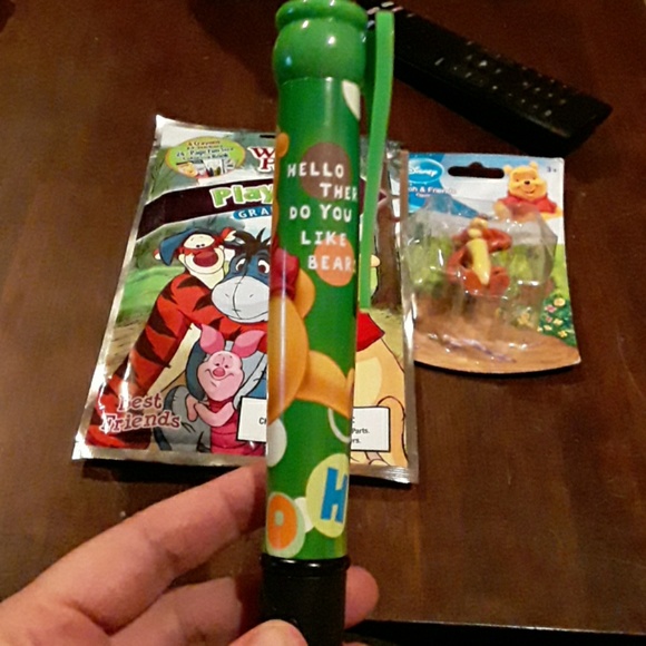 NEW IN PACKAGES, WINNIE  THE  POOH ITEMS. - Picture 6 of 7